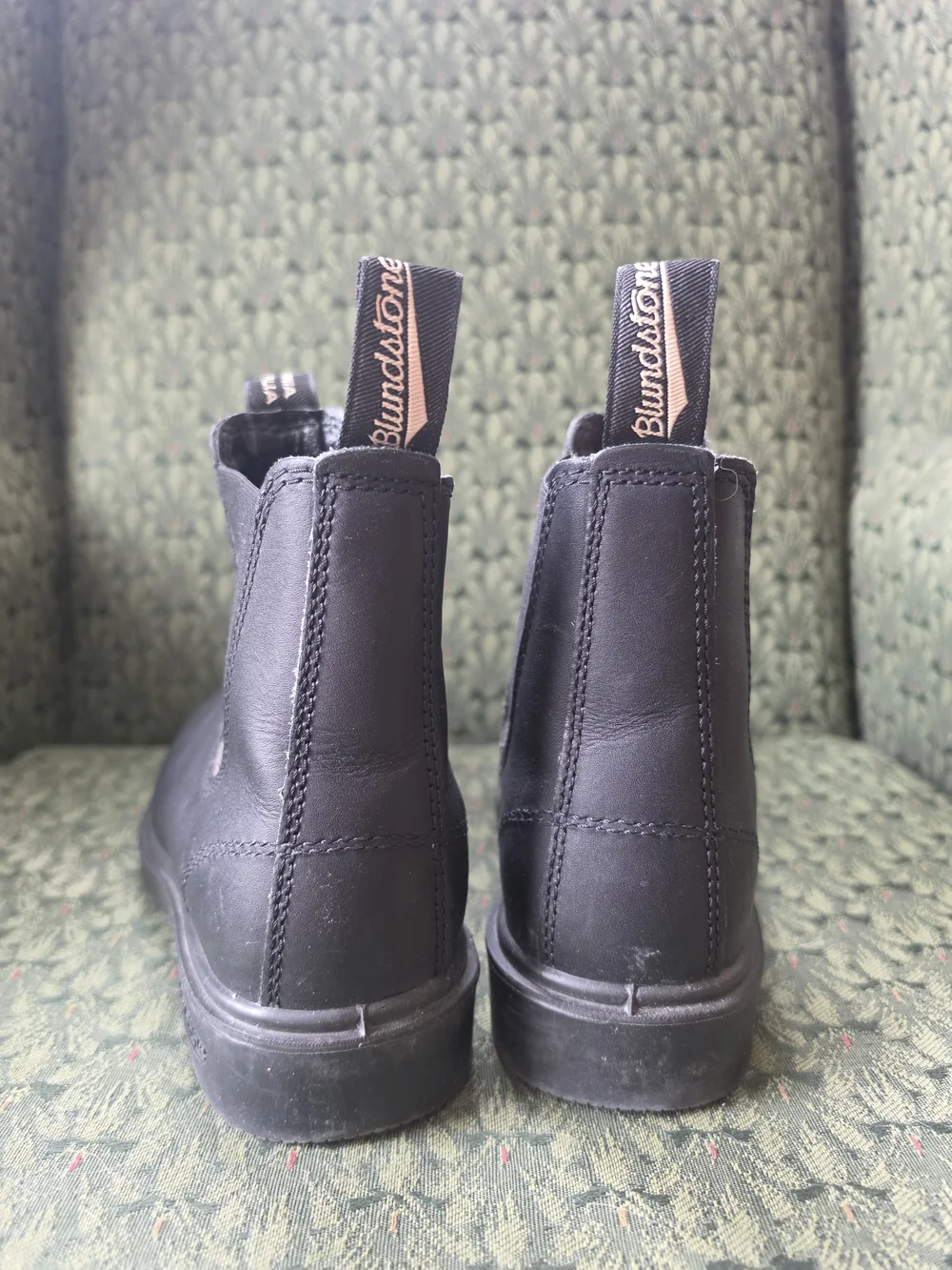 Blundstone Black Leather Chelsea-Style Chukka Boots